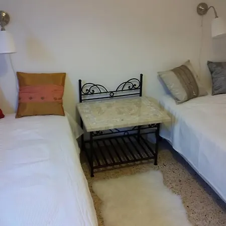 Great Walking Distance To Beautiful Beach 아파트 *