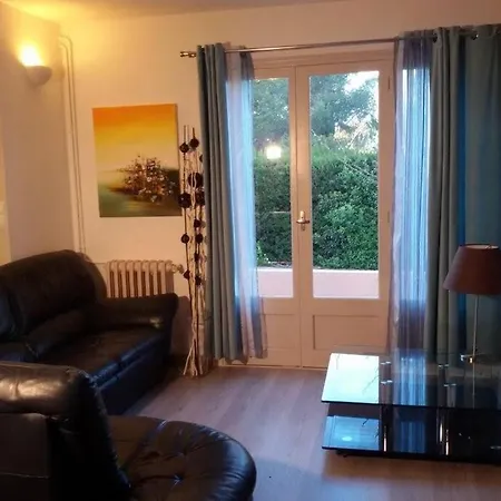 아파트 Great Walking Distance To Beautiful Beach